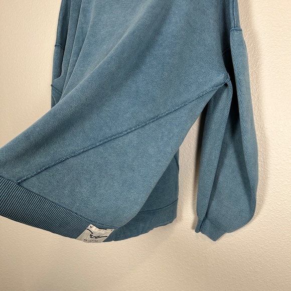 We The Free size XL Zedd tunic sweater blue oversized drop shoulder worn in look - Picture 4 of 13